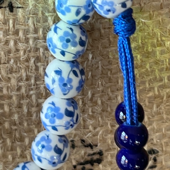 Blue/white porcelain beaded necklace - Picture 3 of 3